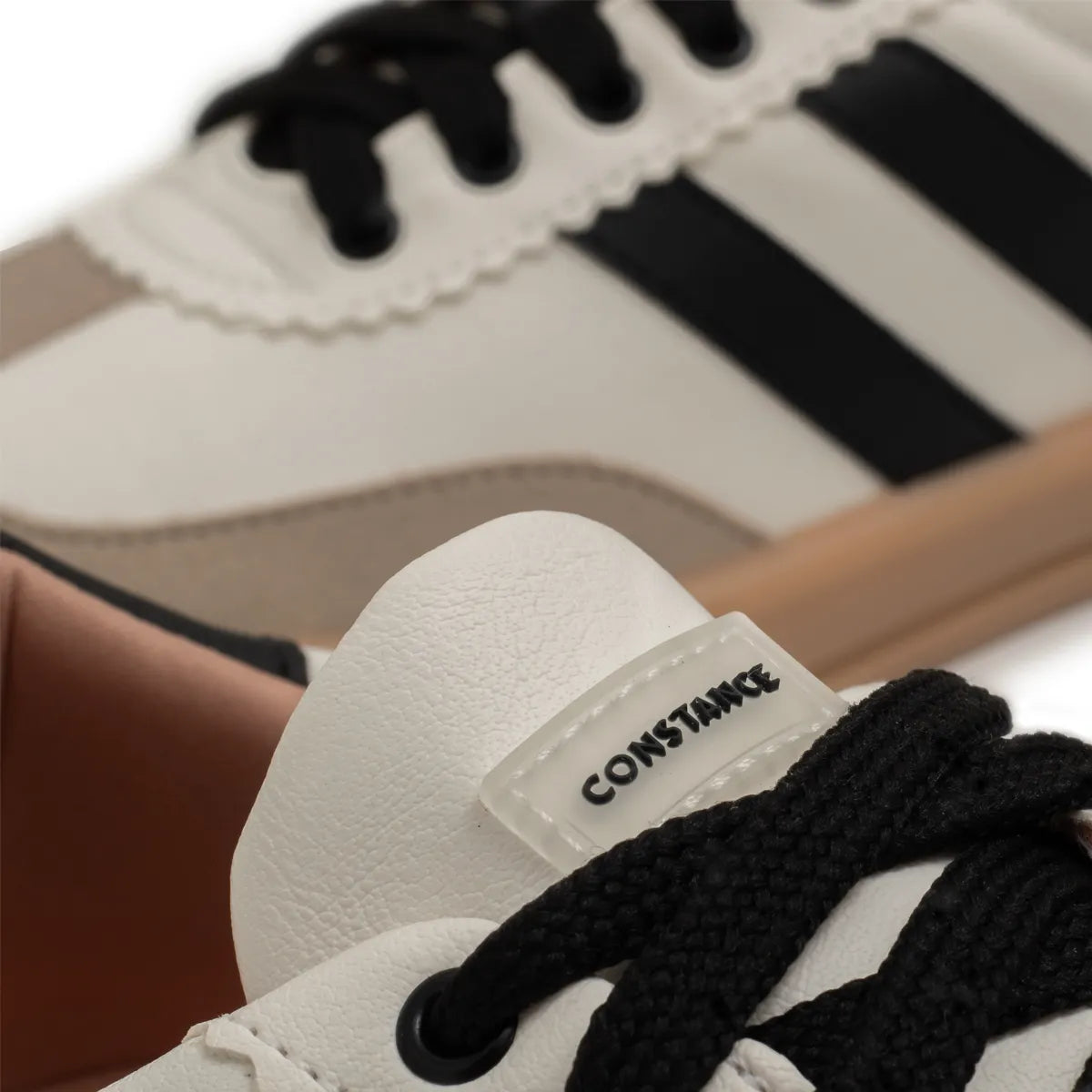 White and Black Comfort Recortes Sneaker