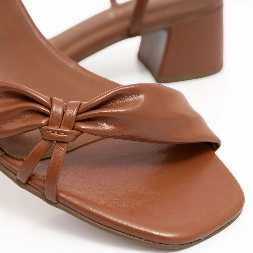 Caramelo Low Heel Sandal